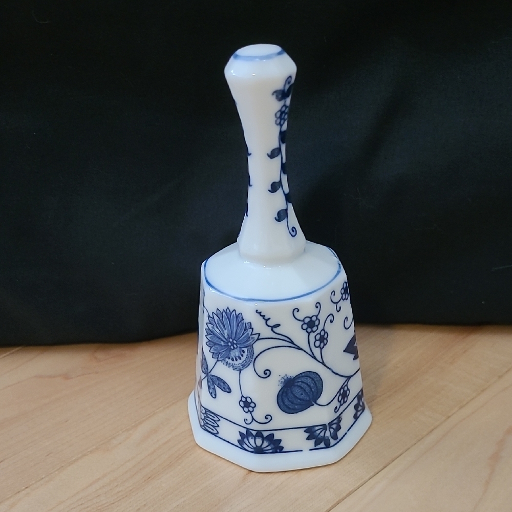 2/20 Blue and White Floral Ceramic Bell